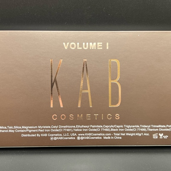 KAB Cosmetics Contour Palette Volume I - Picture 2 of 5